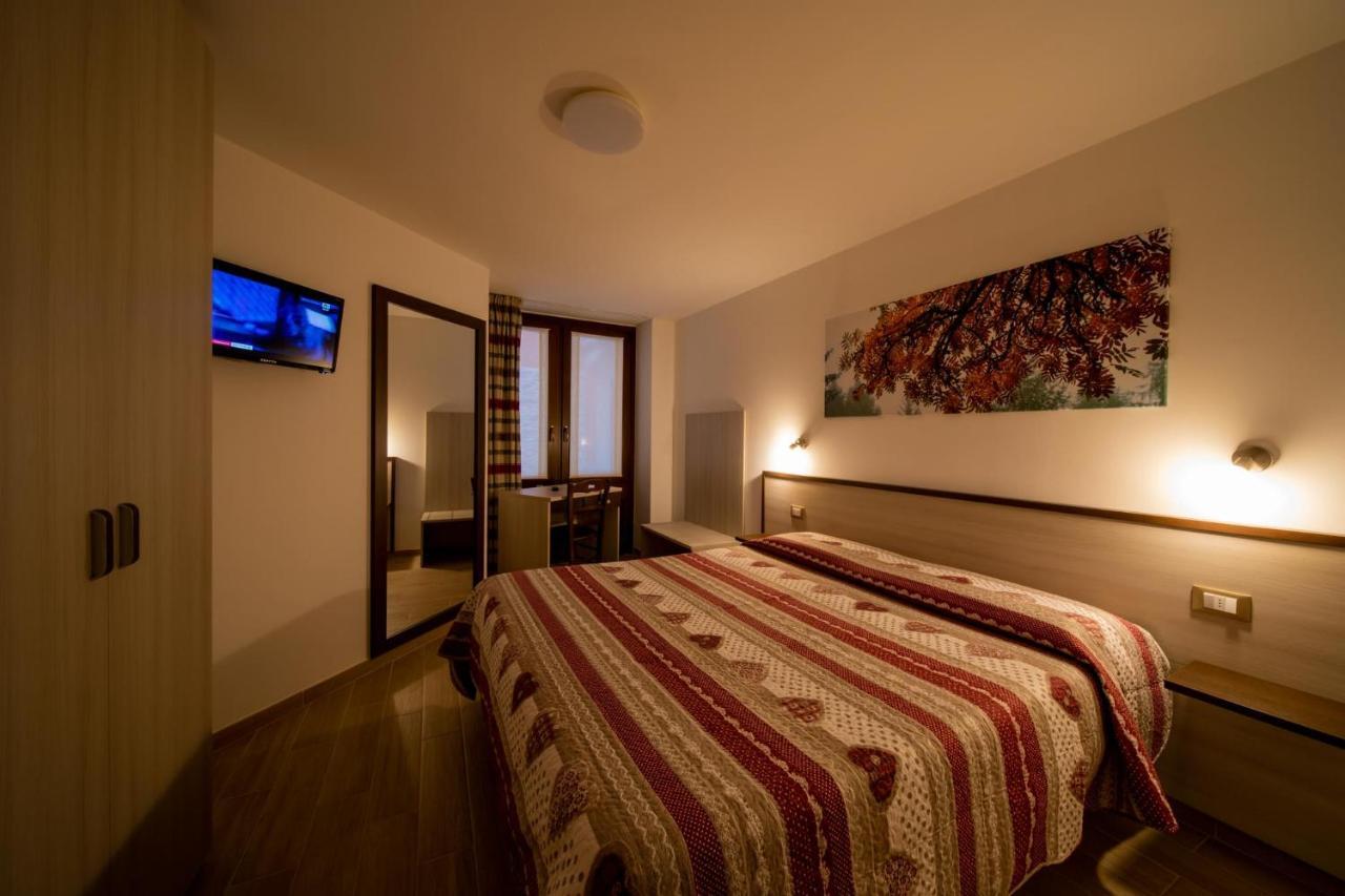 Chambres D'Hotel A Rosy Aosta Eksteriør bilde